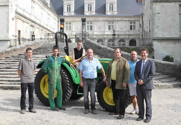 Un nouveau tracteur au lycée Saint Joseph de Mesnières en Bray